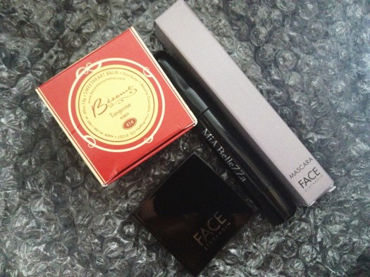 A quick look at what i got! Besame Sweetheart Balm, Face Highlighter, Face Mascara, and Mia BelleZZa Eye Crayon. The products are safely packaged in a layer of bubble wrap under the tissue paper